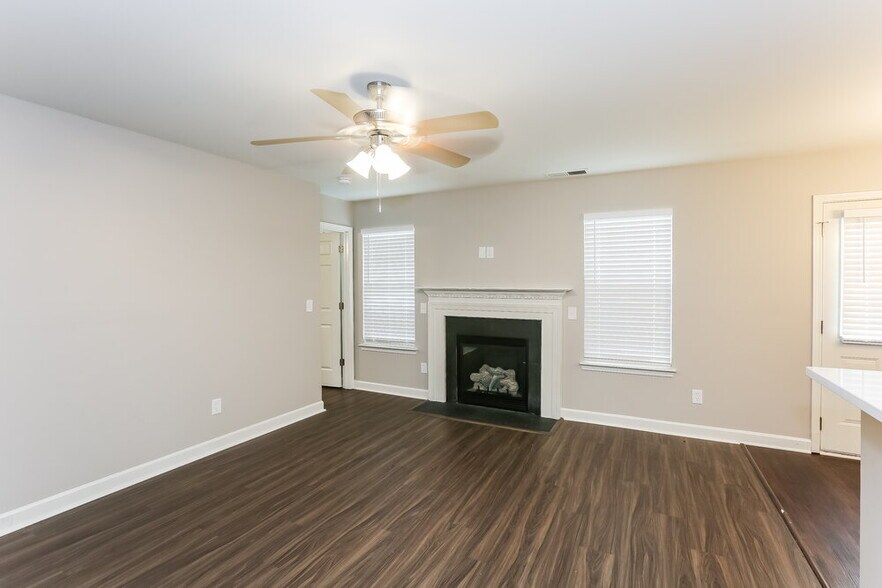 Building Photo - 4214 Broadstairs Dr SW