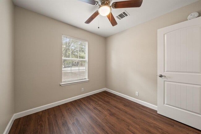 Building Photo - 4904 Gnarled Oak Cove