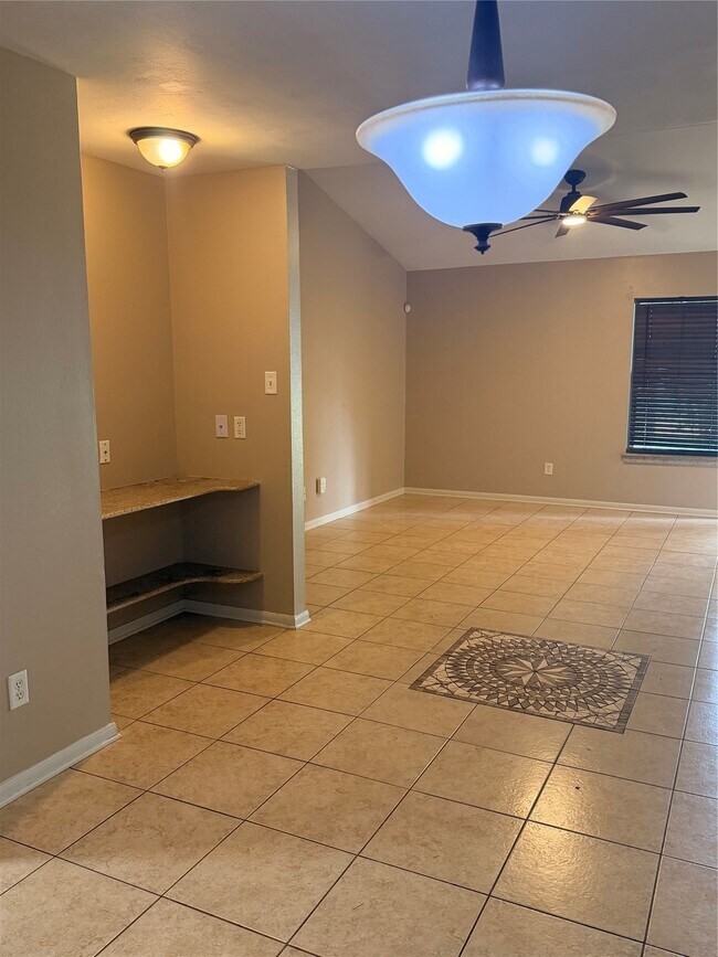 Building Photo - 5334 Tallowpine Terrace