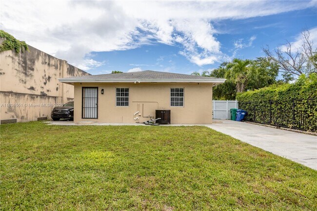 Building Photo - 600 NW 99th St