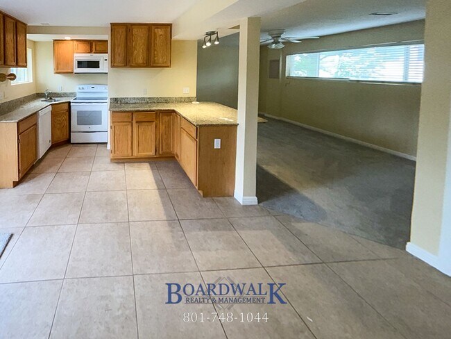Building Photo - 2827 E Bridgewater Dr