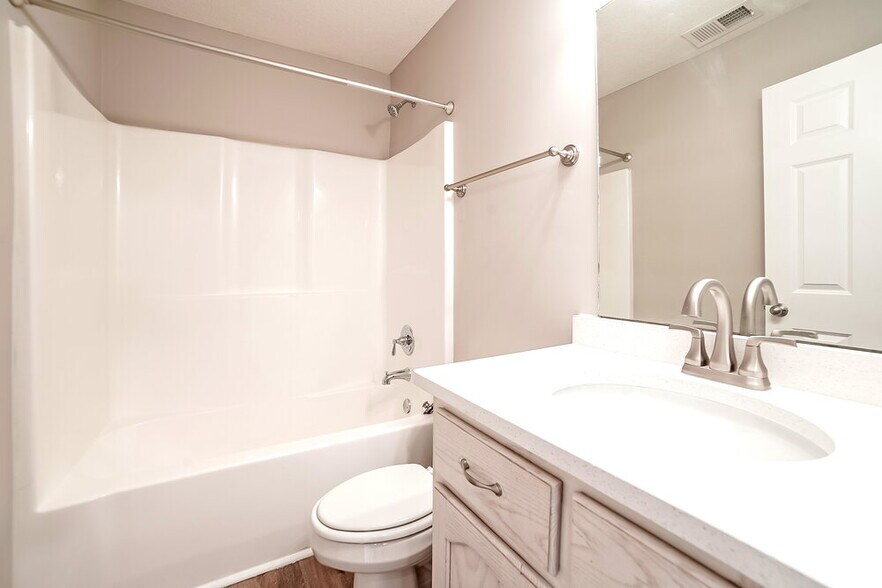 Building Photo - 1776 Cresent Ln