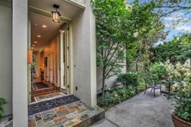 Building Photo - 4115 E Galer St