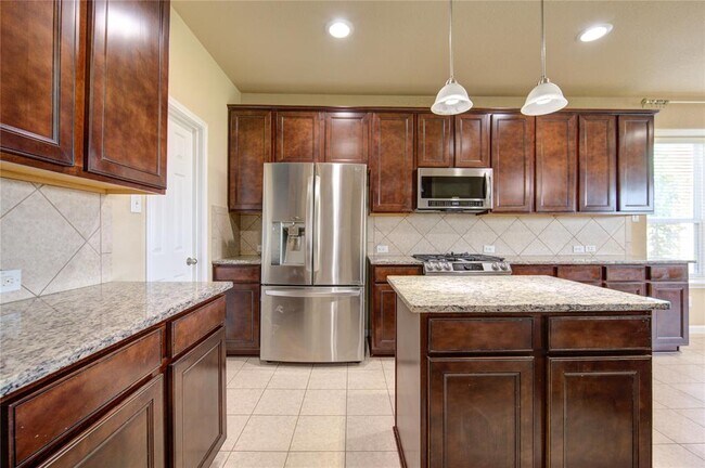 Building Photo - 6907 Stevenson Dr