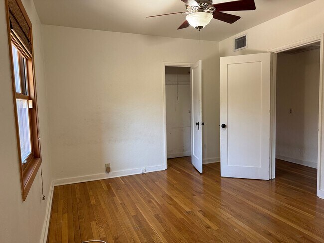 Building Photo - COMING SOON! Charming Mid-Town 3 Bedroom 2 Bath Main House!