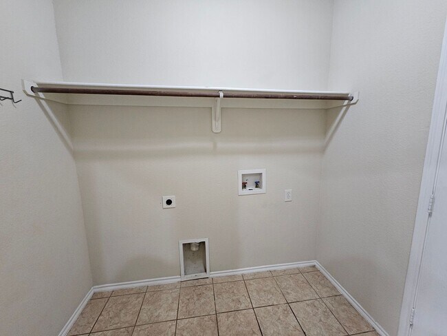 Building Photo - Available now ready for immediate move in