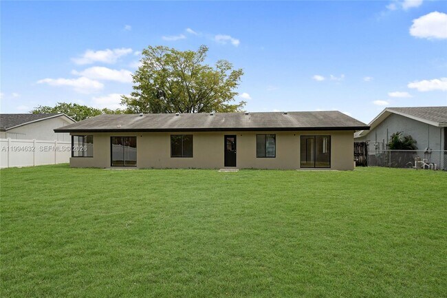 Building Photo - 7201 NW 46th Ct