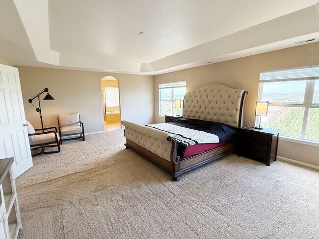 Building Photo - Amazing large 2-Story with open floor plan...