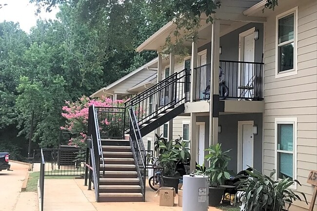 Building Photo - 502 W Main St