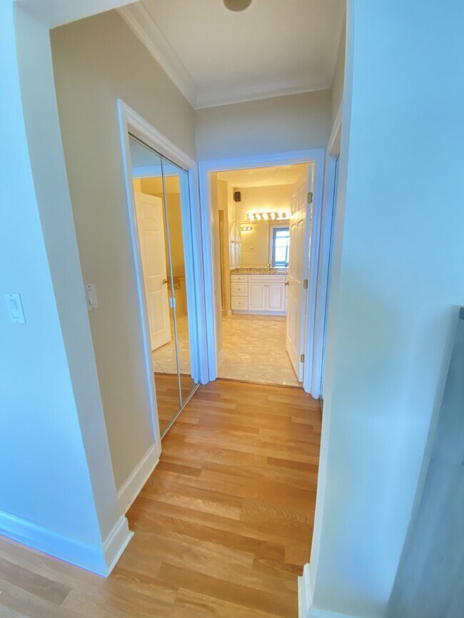 Building Photo - Minutemen