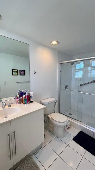 Building Photo - 3001 S Ocean Dr