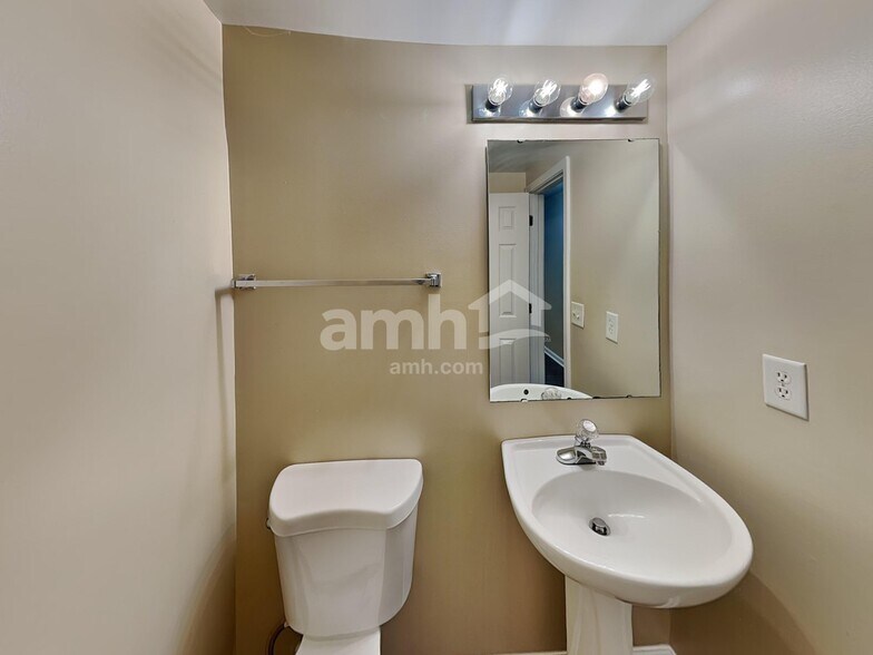 Building Photo - 4613 Cades Cove Dr