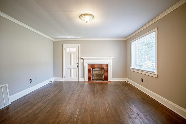 Building Photo - 2 Bed Home in Williamston With Bonus Room