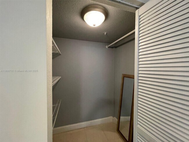 Building Photo - 4856 N State Rd 7