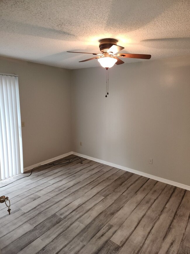 Building Photo - Charming 3-1.5 Duplex Near SunRail – Maitland