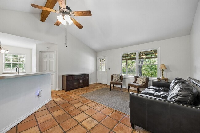 Building Photo - 420 High Mesa Dr