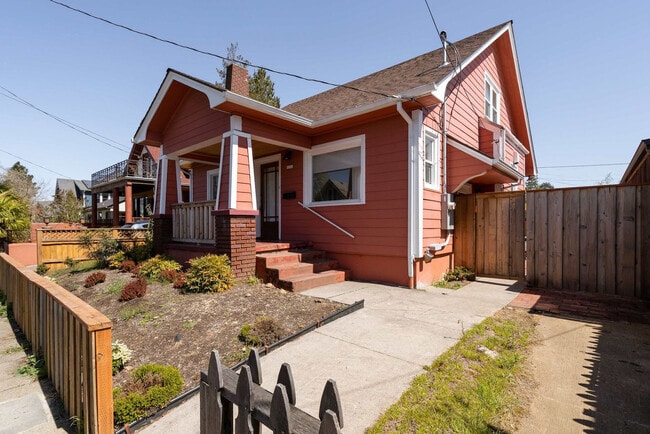 Building Photo - 5016 NE 29th Ave