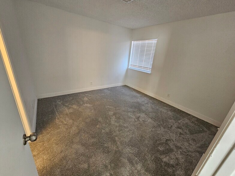 Building Photo - 5814 Goodsprings Ct