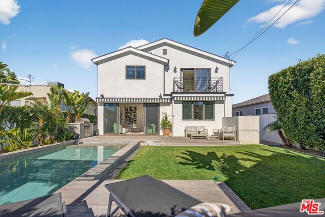 Building Photo - 9036 W 24th St