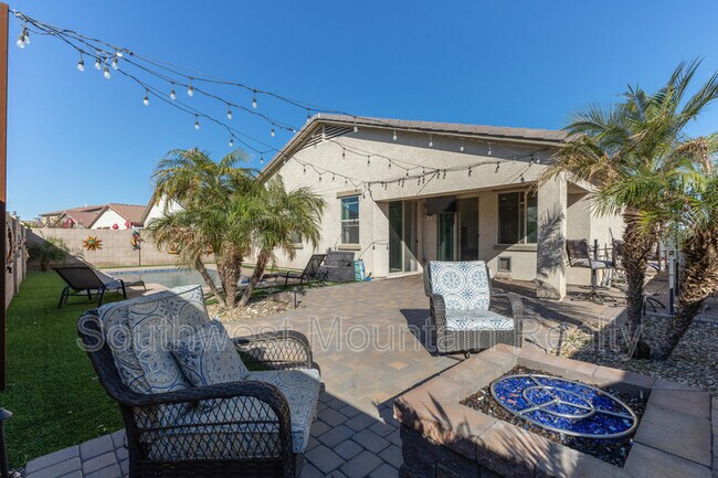 Building Photo - 17809 W Lincoln St