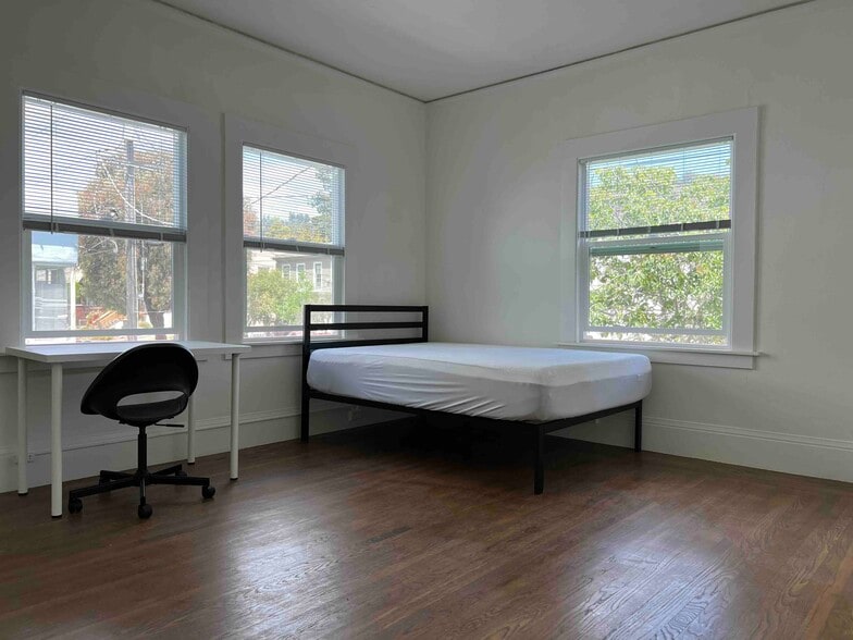 Bedroom 1 - 1694 Oxford St