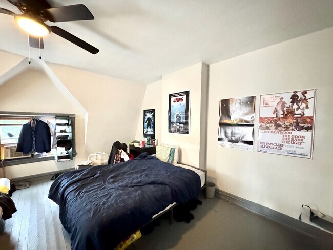 Building Photo - Spacious 4 bed/2 bath on Victor Mins. from...