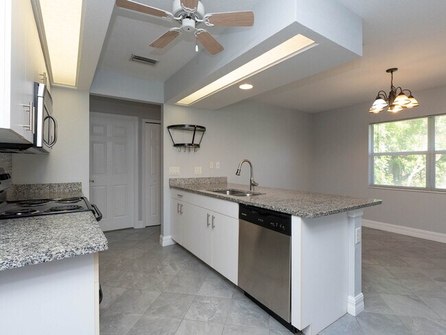 Building Photo - 2-Bed, 2-Bath Venice Home with Brand New Roof and AC