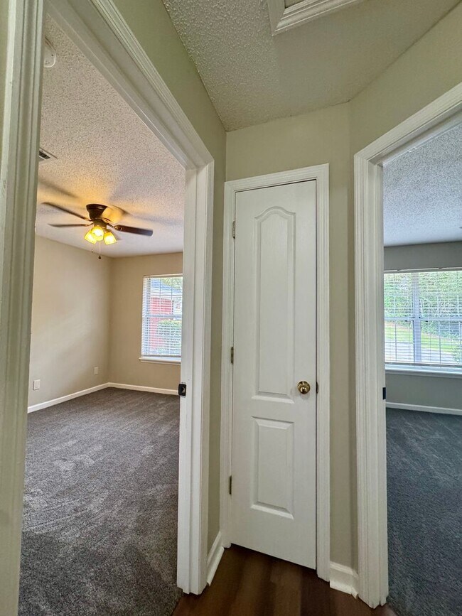 Building Photo - Your Private Retreat 3 Bedroom 2 Bath RentalAwaits!