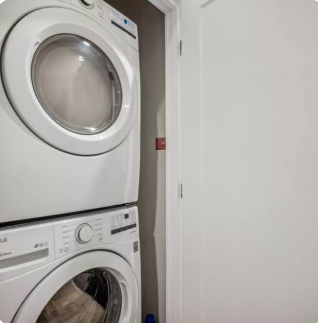 Building Photo - 721 Parkside Pl NE