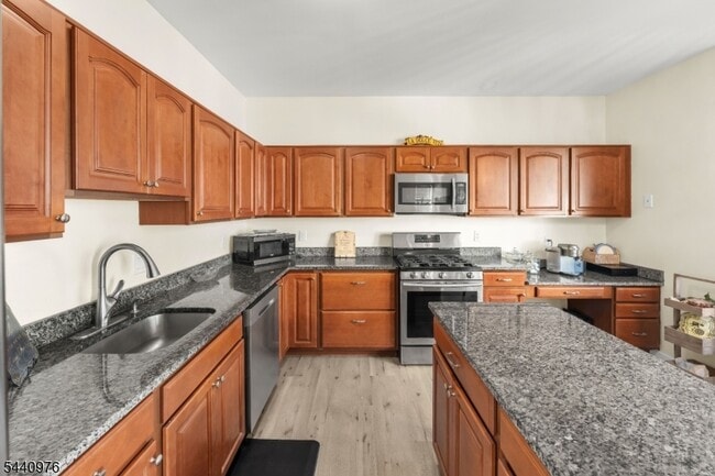 Building Photo - 41 Tall Oaks Ct