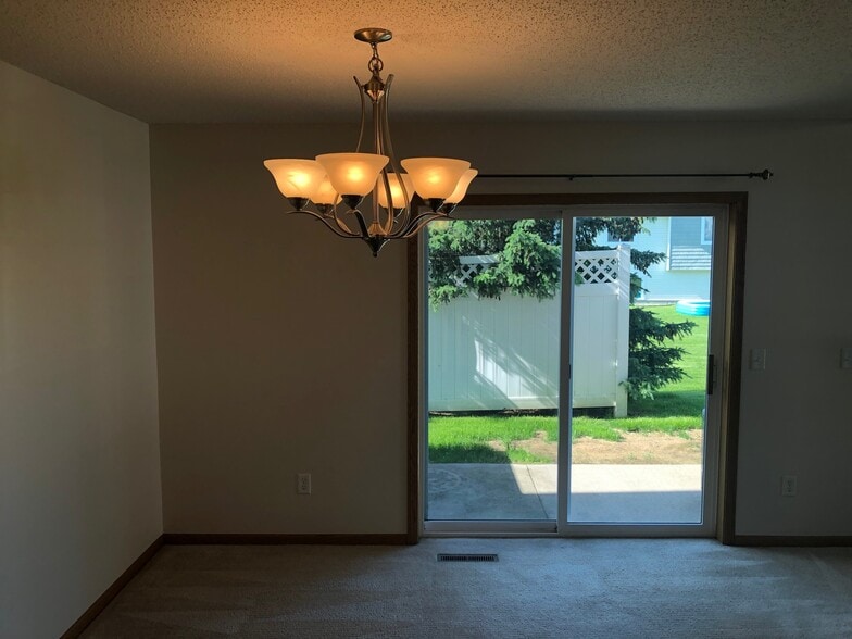 Building Photo - 2457 Yellowstone Dr