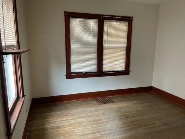 Building Photo - 610 S Loomis Ave