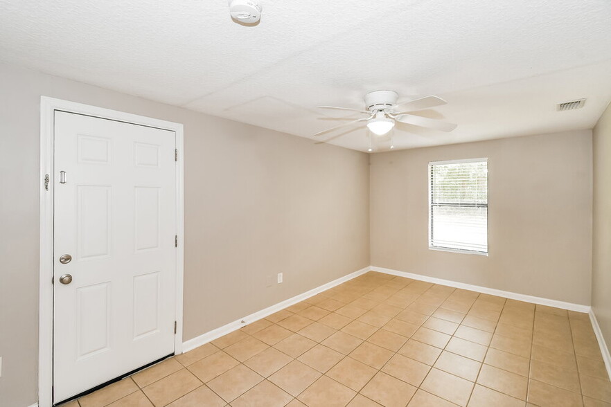 Building Photo - 2834 Tanglewood Blvd