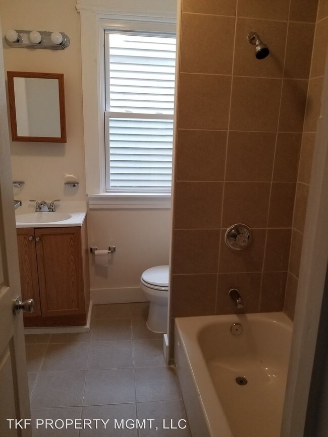 Building Photo - 816 S 14th St