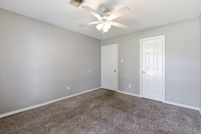 Building Photo - 7215 Ridge Oak Dr