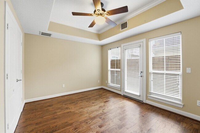 Building Photo - 5523 Crooms St