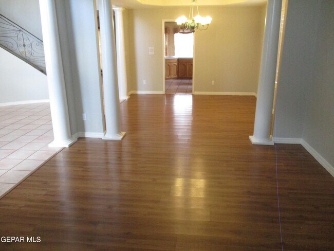 Building Photo - 2030 Paseo Del Prado Dr