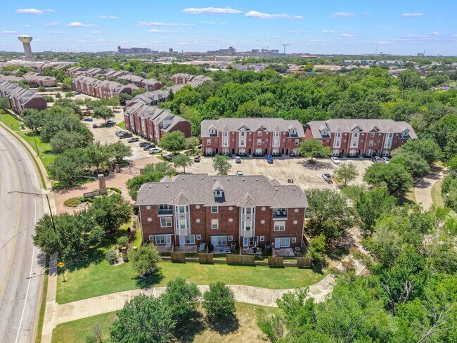 Building Photo - 305 Holleman Dr E