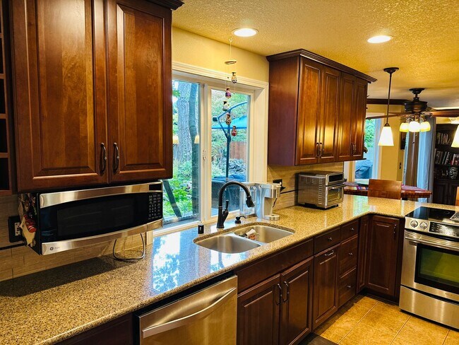 Building Photo - Beautiful Custom Newly Remodeled Home