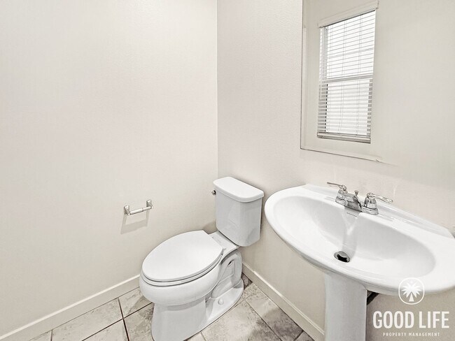 Building Photo - Beautiful 3BR Home in Stanton | Private Yard + 3 Car Attached Garage