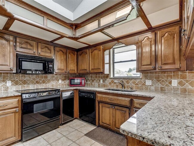 Building Photo - 12414 S Villa Ave