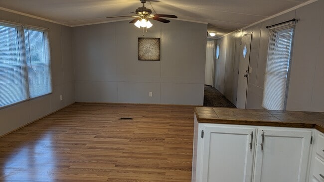 Building Photo - 106 Sumac Ln