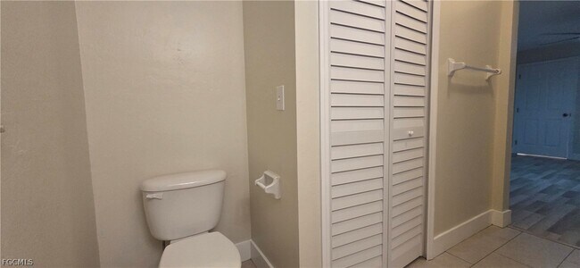 Building Photo - 1019 SE 12th Terrace