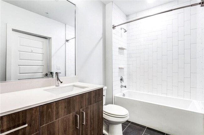 Building Photo - 2213 Poquito St