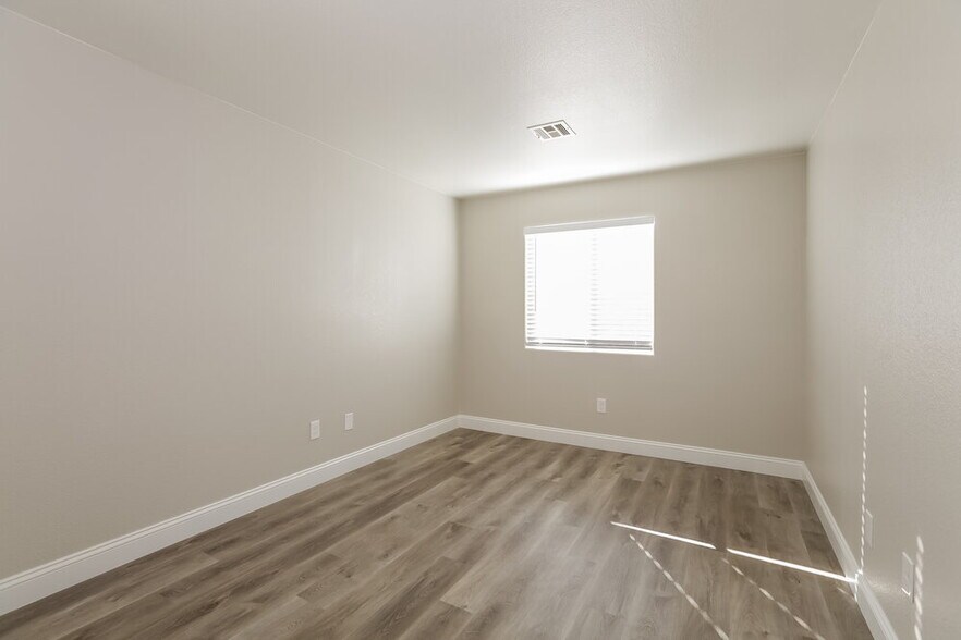 Building Photo - 10643 Solar Hawk Ave