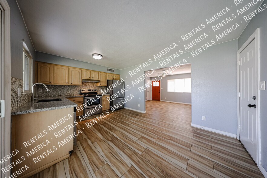 Building Photo - 15851 N 23rd St