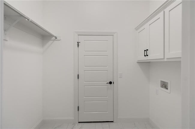 Building Photo - 1600 SW Montrose Ave