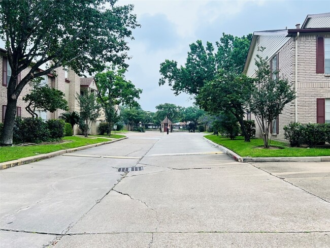 Building Photo - 2120 El Paseo St