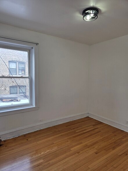 Building Photo - 6433 N Hamilton Ave