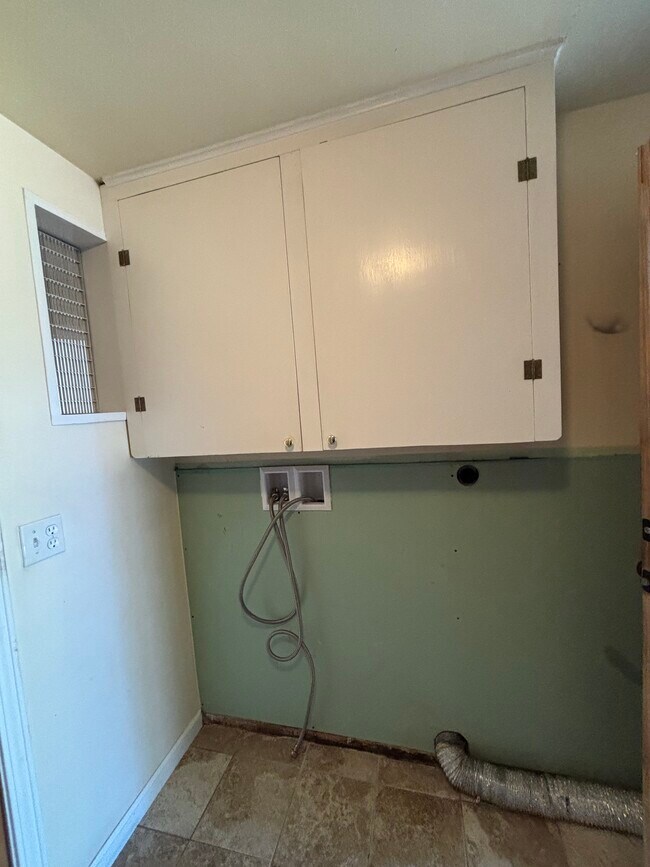 Building Photo - 3604 Madrona St